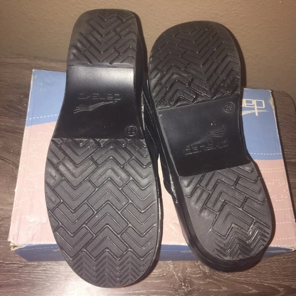 Preowned Dansko Black Leather Mule Clogs - Picture 9 of 9